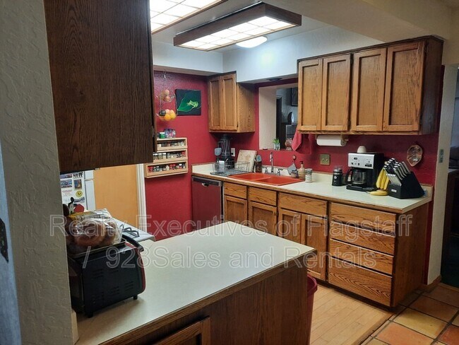 Foto del edificio - 324 W Navajo Rd