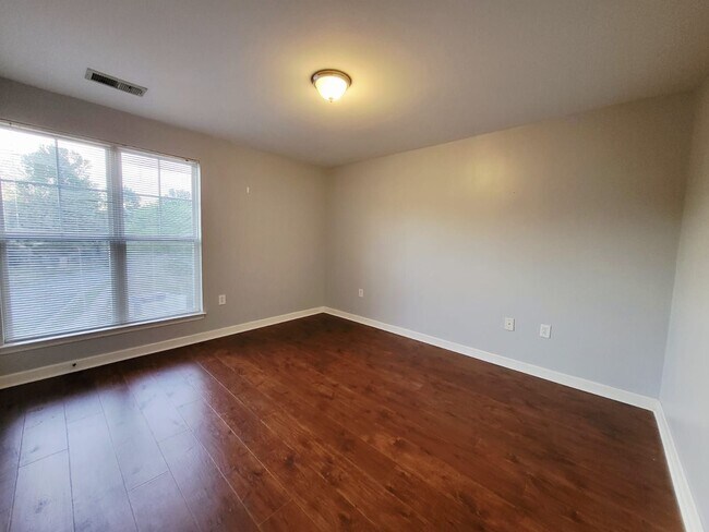 Foto del edificio - 339 Westbend Dr