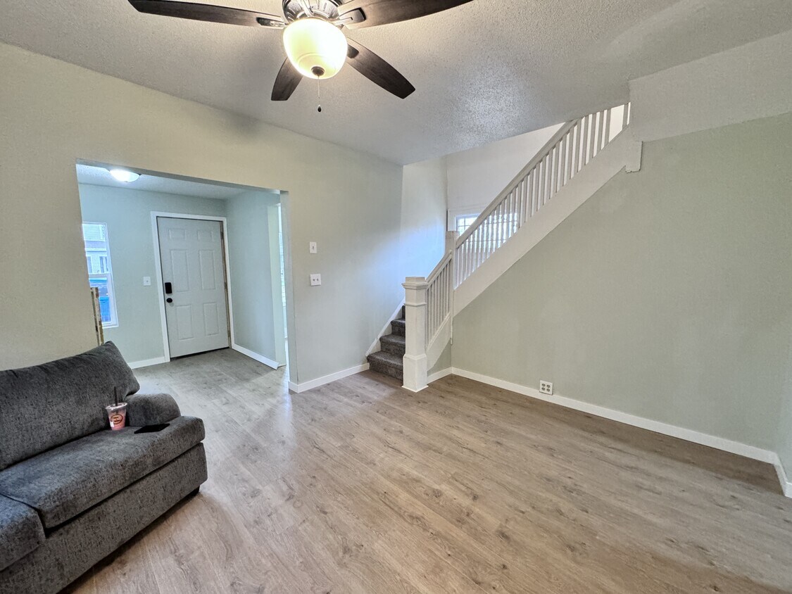 Foto principal - 110 2nd Ave NE