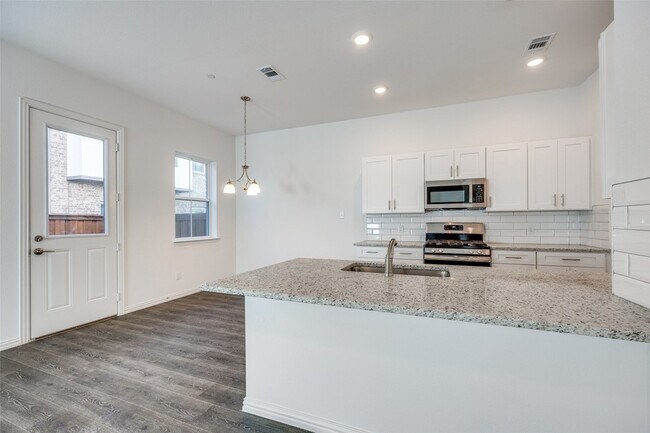 Foto del edificio - 2414 Ash Ln