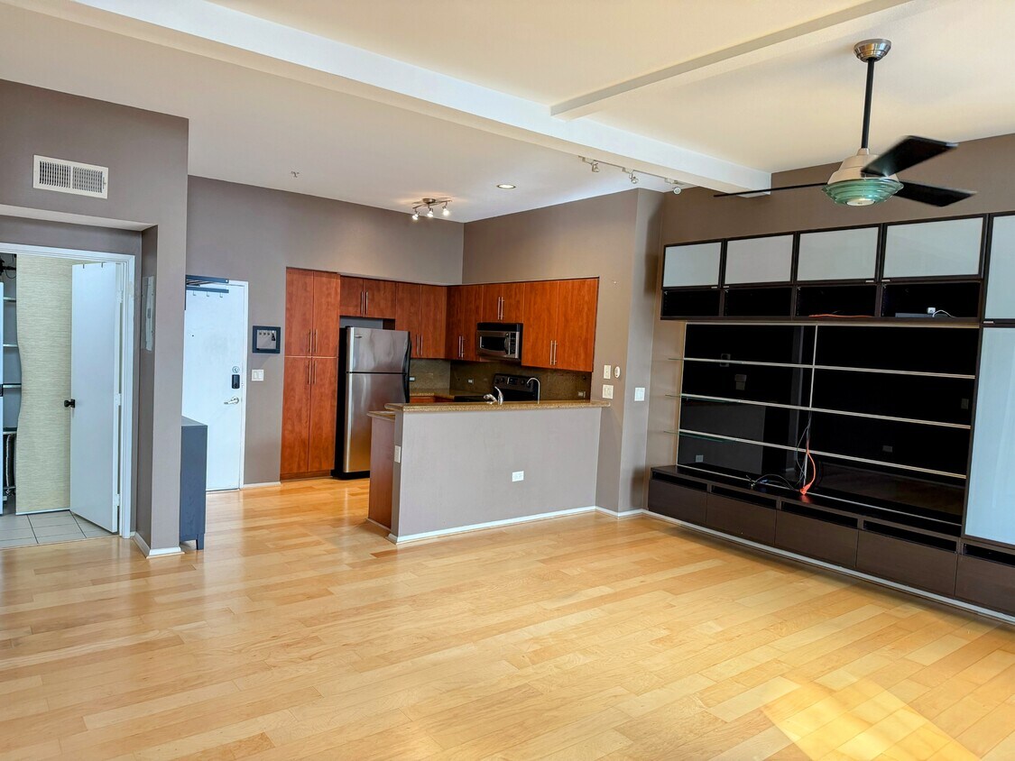 Primary Photo - 120 Island Ave