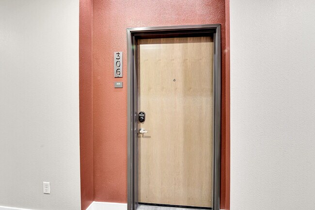 Foto del edificio - $1,695 - 1 Bed, 1 Bath Condo with In Unit ...