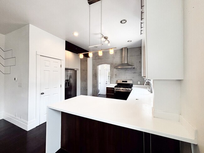 Foto del edificio - Beautiful, Bright, & Open Bungalow
