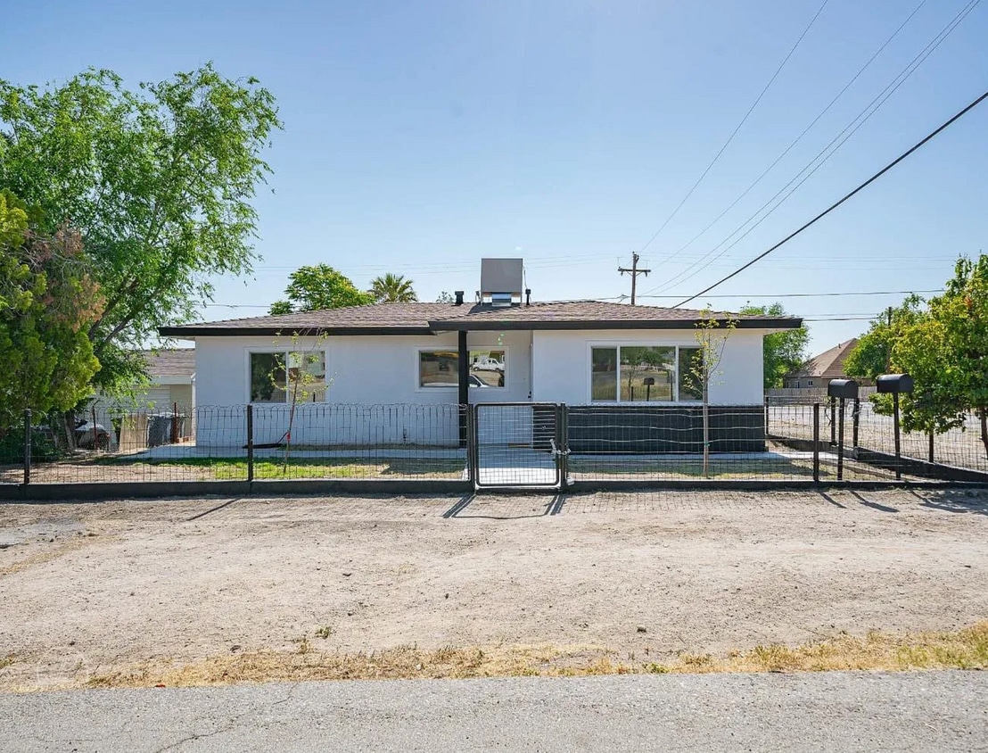 Primary Photo - 200 Van Buren St