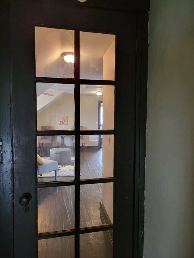 Foto del edificio - 1670 Hillcrest Rd