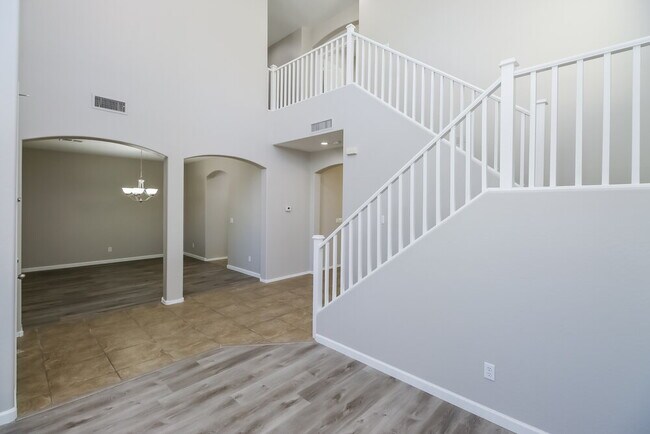 Foto del edificio - 545 E Navajo Trail