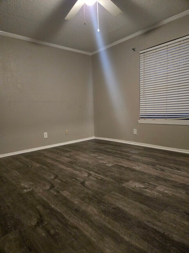 Building Photo - 1819 Babcock Rd