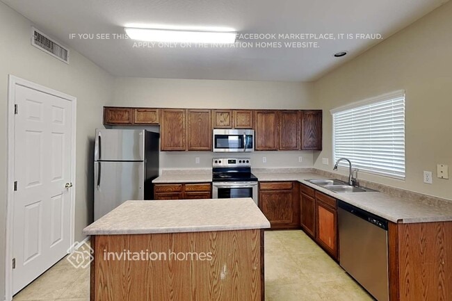 Building Photo - 1640 S 171st Dr