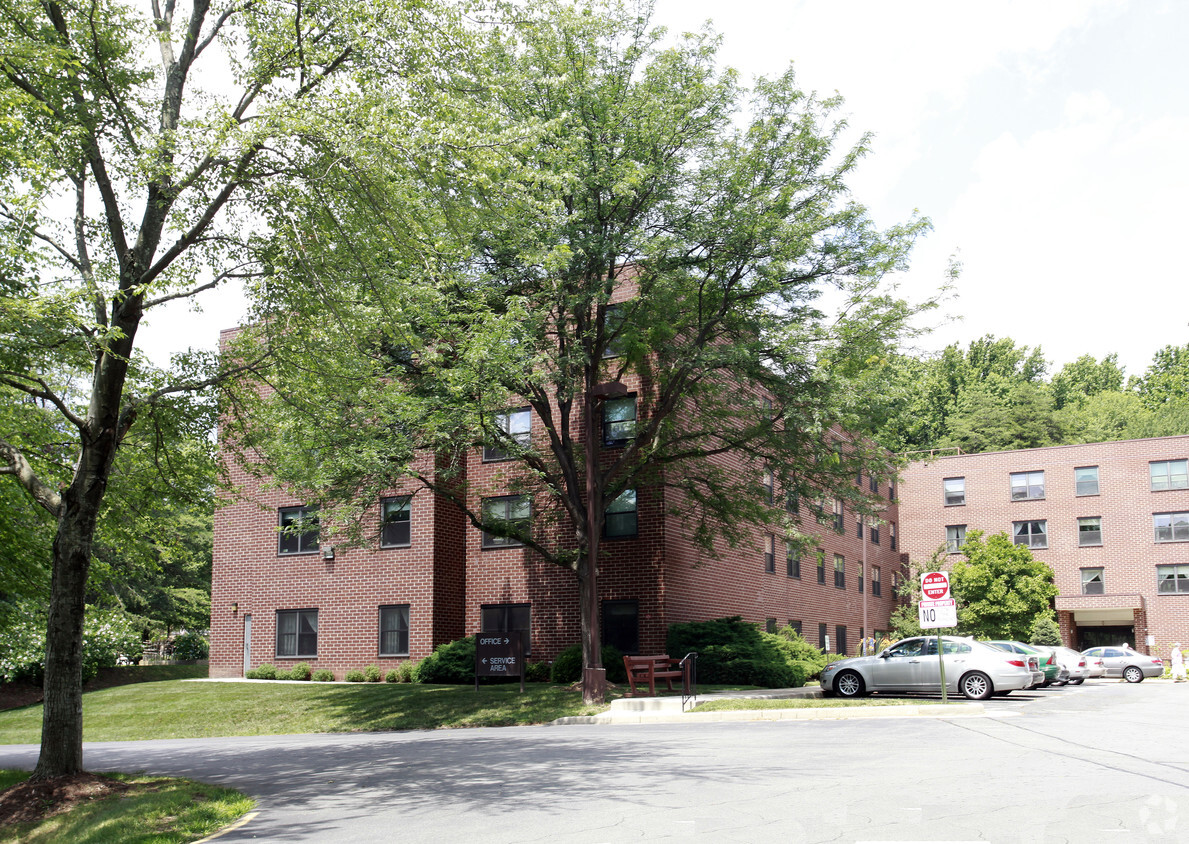 Foto del edificio - Burke Lake Gardens