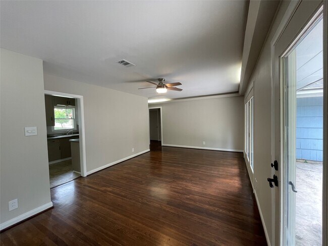 Foto del edificio - 3229 Westridge St