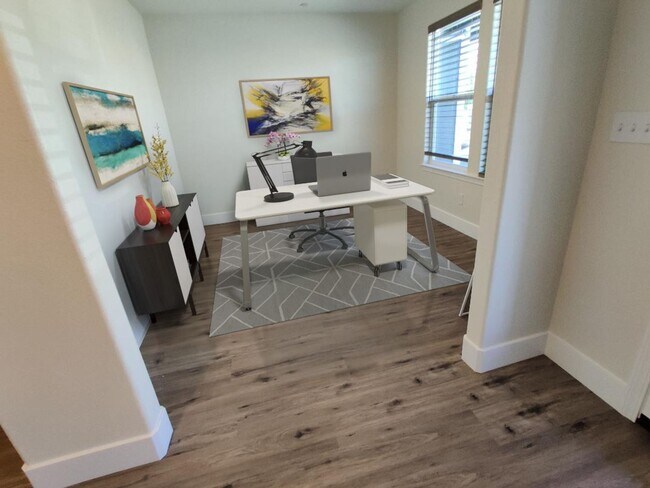 Foto del edificio - Two-level home located in Coffey Park!