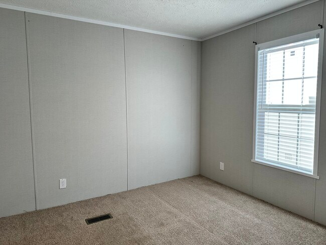 Foto del edificio - 35 Pansy Dr