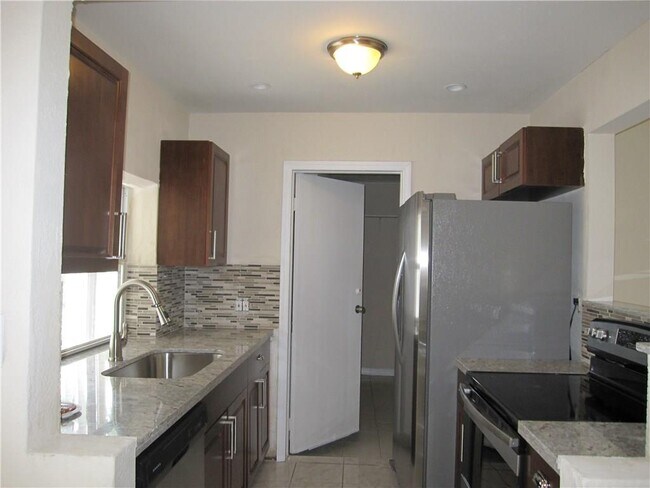 Foto del edificio - 2761 NW 69th Ave