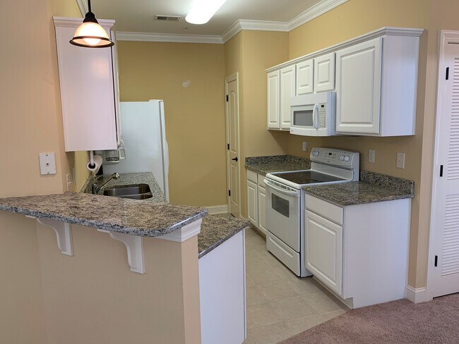 Foto del edificio - Spacious 3 Bedroom, 2 Bath Condo at The Vi...