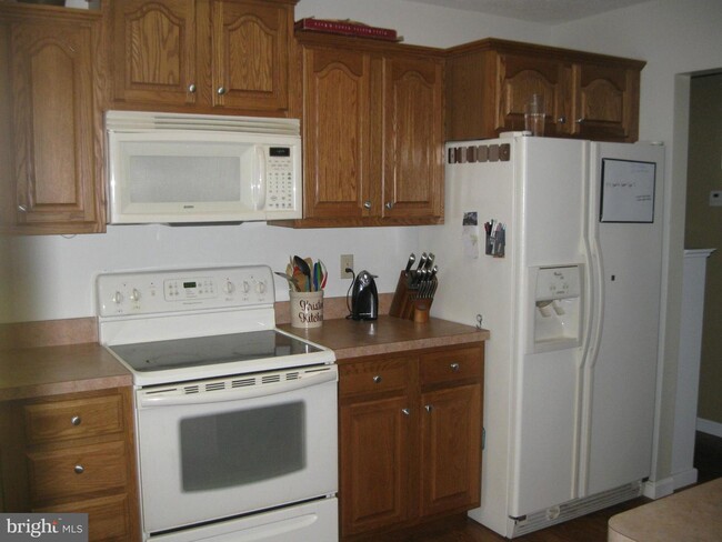 Building Photo - 23354 Manos Dr