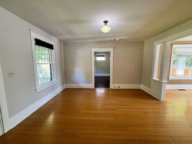 Foto del edificio - Beautiful 4+ Bed, 3 Bath Crafstman Home with Fenced Yard near St. Johns