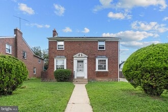 Building Photo - 906 Rhawn St