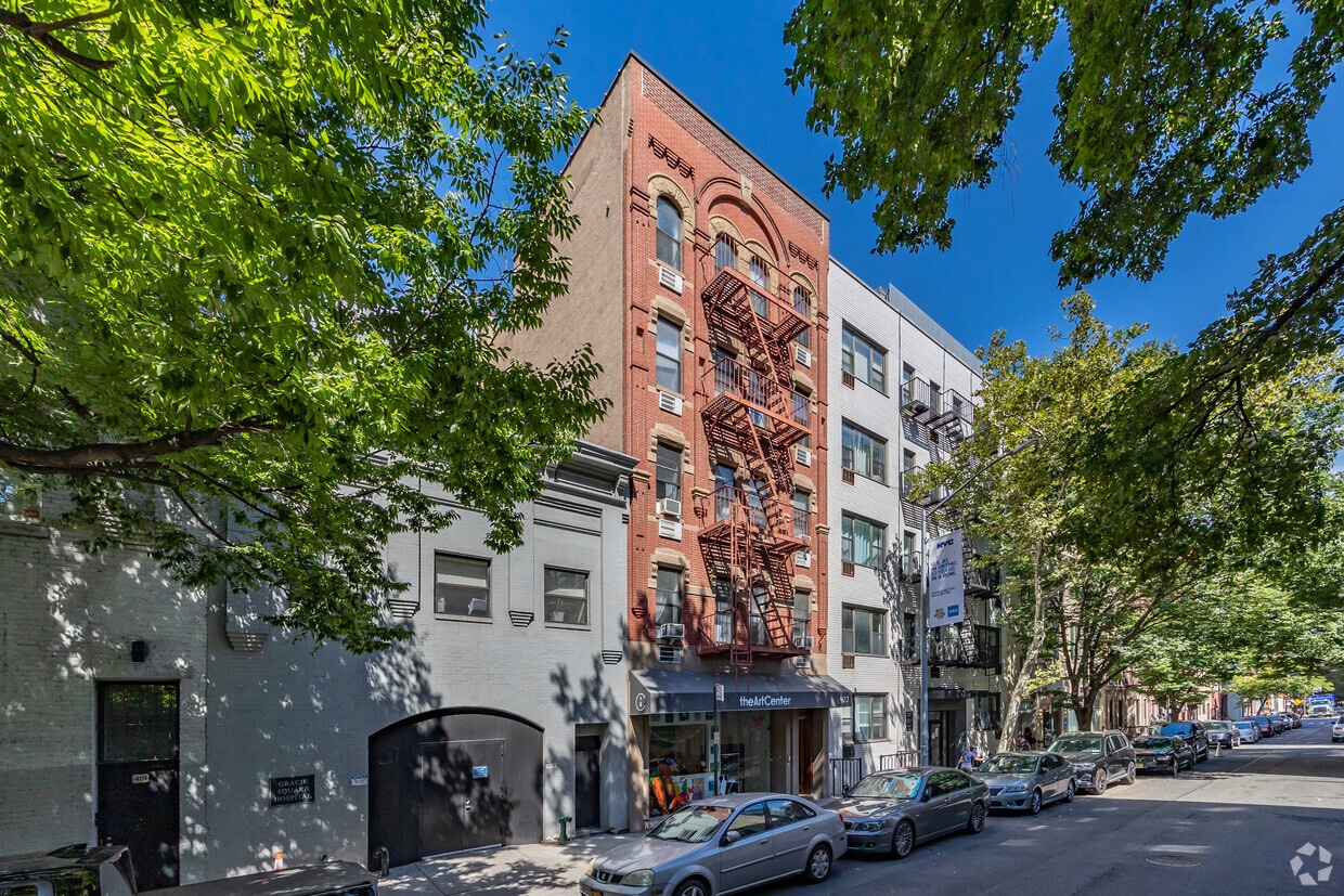 Primary Photo - 423 E 75th St
