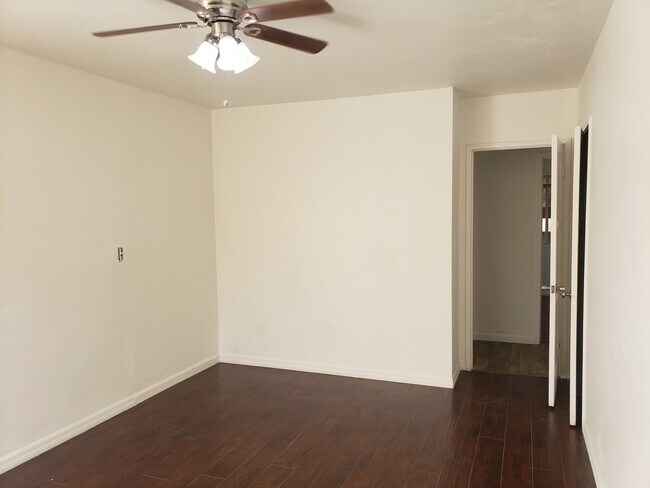 Foto del edificio - 12818 Woodcock Ave