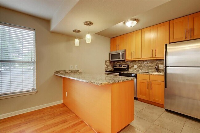 Foto del edificio - 7685 Northcross Dr