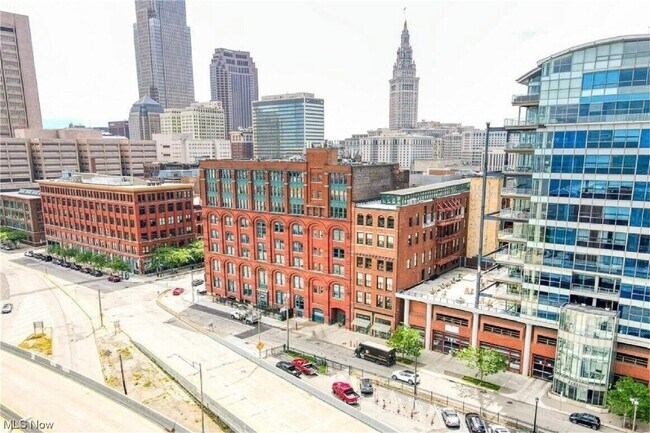 Foto del edificio - 635 W Lakeside Ave