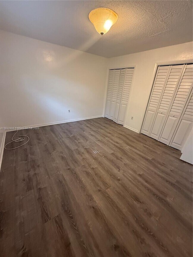 Foto del edificio - 2335 NE 172nd St