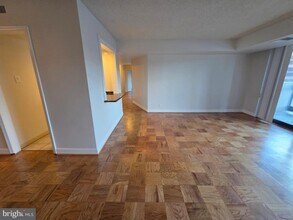 Building Photo - 3800 Fairfax Dr