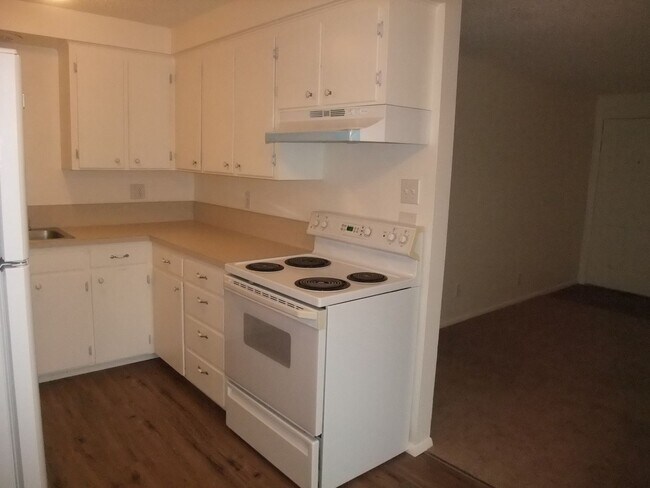 Building Photo - Nice 2 bedroom unit of a duplex in SE Albany