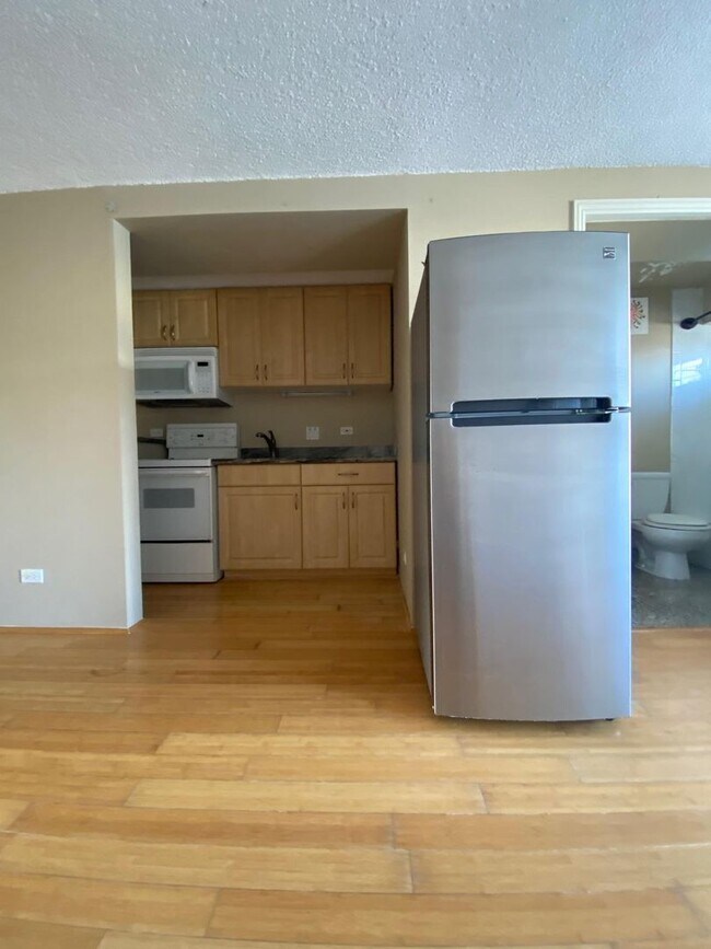 Building Photo - Furnished Studio at Regency Tower * Parking * AC