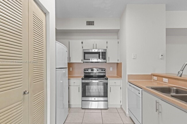 Foto del edificio - 7330 NW 114th Ave