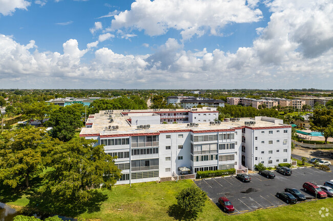 Building Photo - Sapphire Condominium