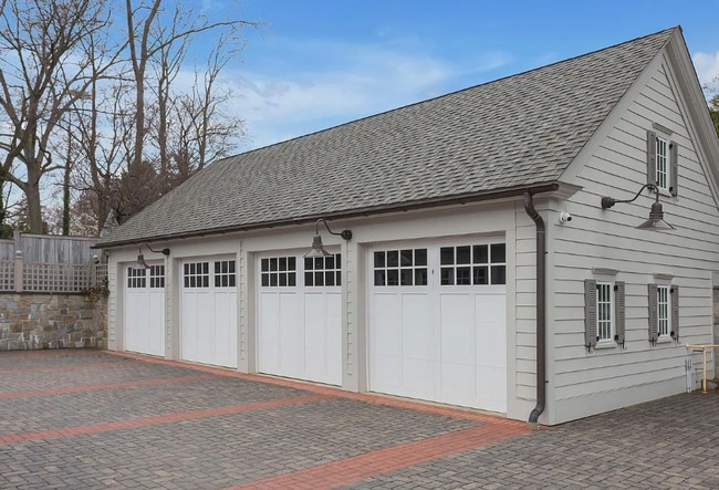 Building Photo - 745 Boston Post Road