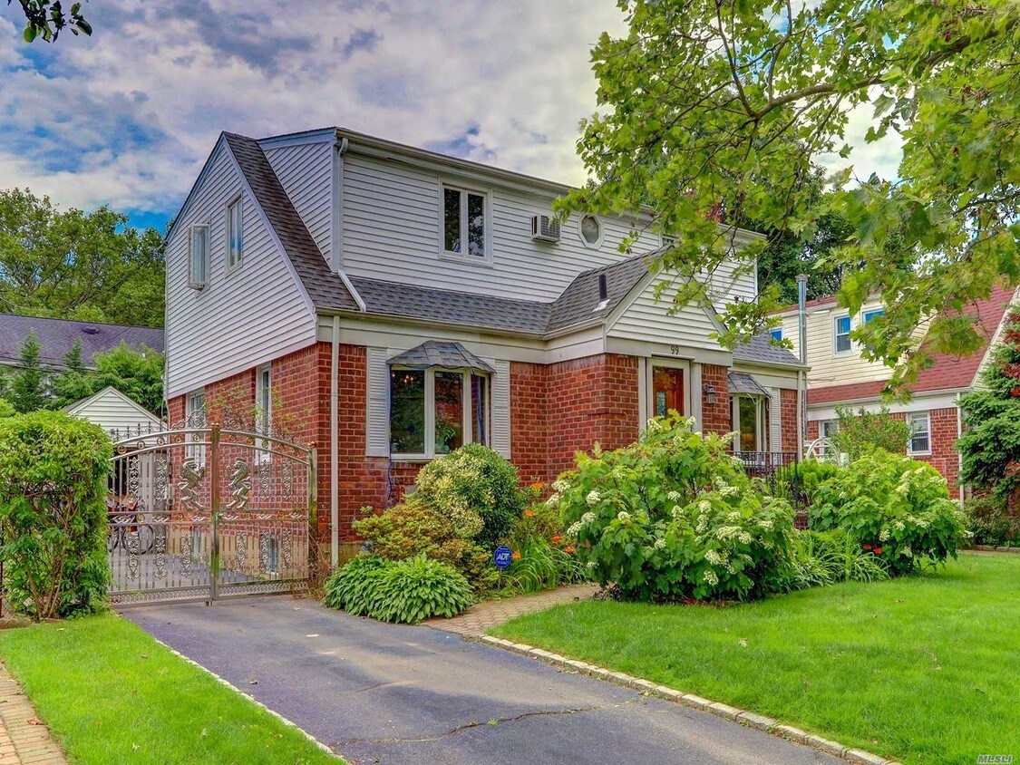 Primary Photo - 99 Maple Dr W