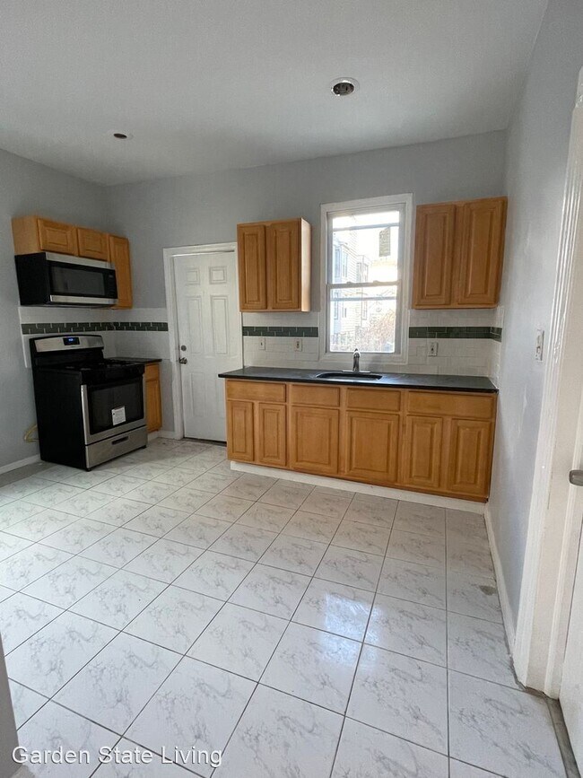 Building Photo - 4 br, 2 bath House - 151 Delavan Avenue
