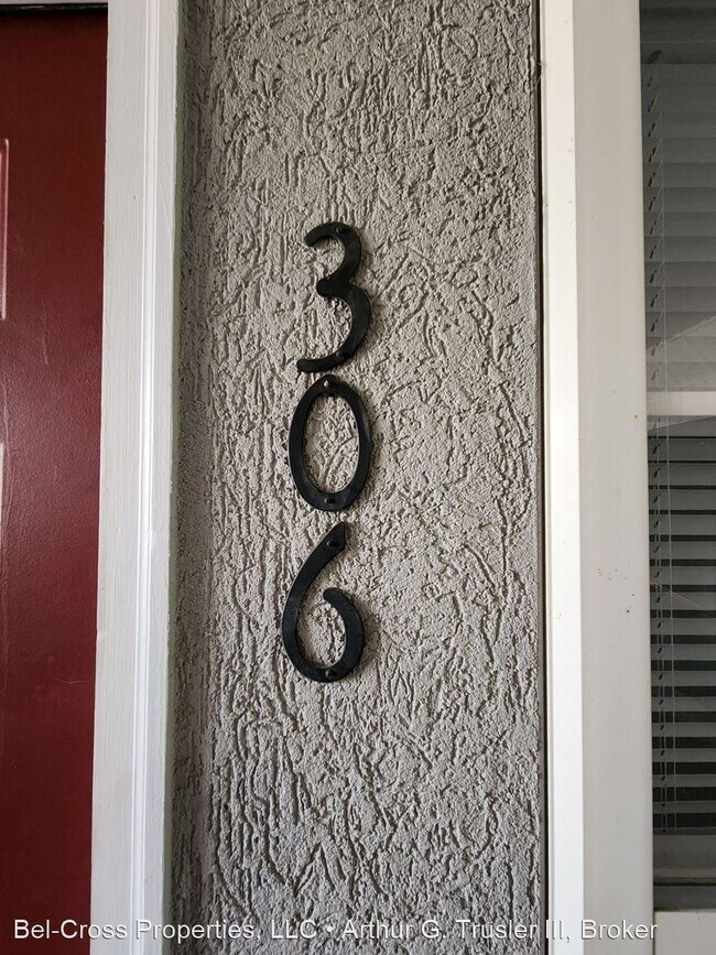 Foto del edificio - 2 br, 1 bath Apartment - 1993 Water Street...