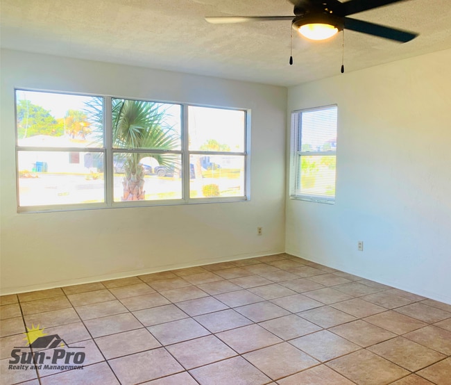 Building Photo - 40 Beechwood Dr