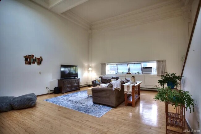 Foto del edificio - 100 S Marquette St