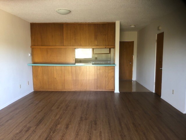Mid Century Unit - 2004 Apex Ave
