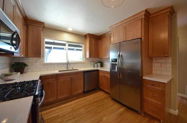 Building Photo - 1398 Santa Fe Dr