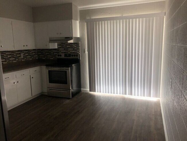 Foto del edificio - 7015 E Wilshire Dr