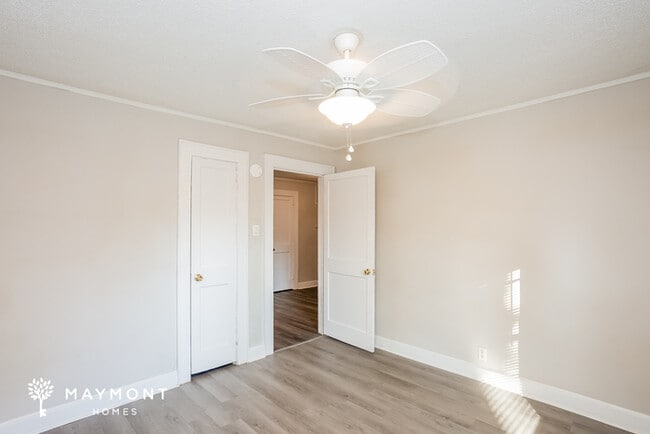 Building Photo - 523 Engleside St