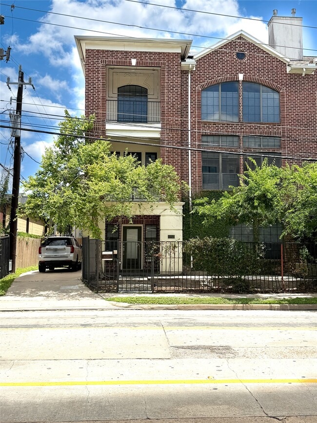 Building Photo - 1213 Dunlavy St