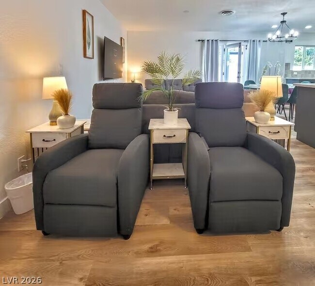 Foto del edificio - 3113 Black Forest Dr