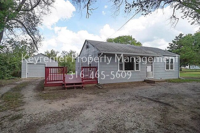 Foto del edificio - Cute 2 bedroom house on large lot with easy highway access!