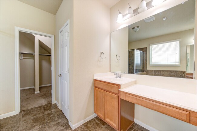 Building Photo - 15727 Whisper Woods Dr