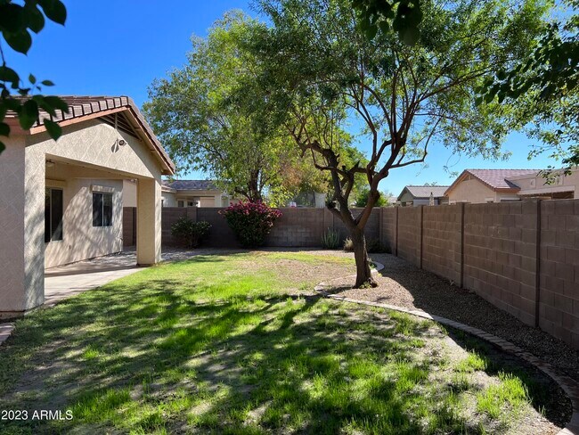 Foto del edificio - 21167 E Lords Wy