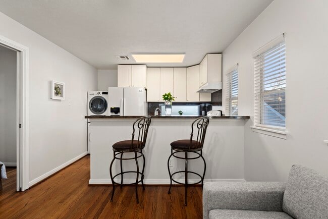 Building Photo - 533 Granberry St