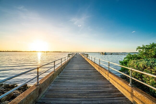 Building Photo - 1700 Park St N