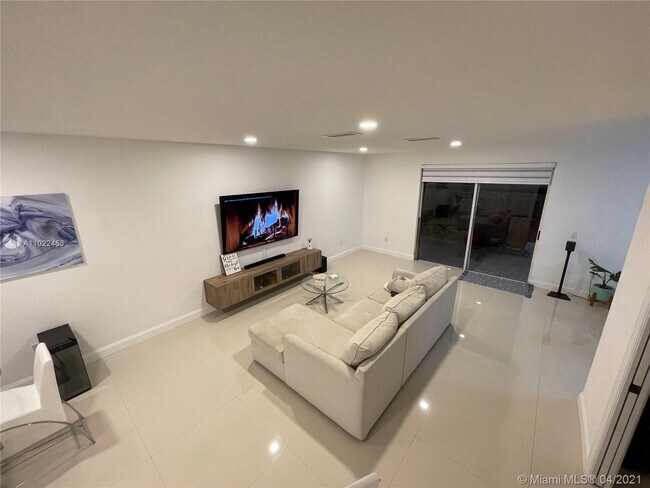 Foto del edificio - 876 NW 135th Ter 876 Pembroke Pines Fl 33028