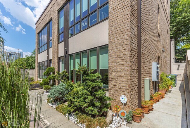 Building Photo - 975 Piedmont Ave NE